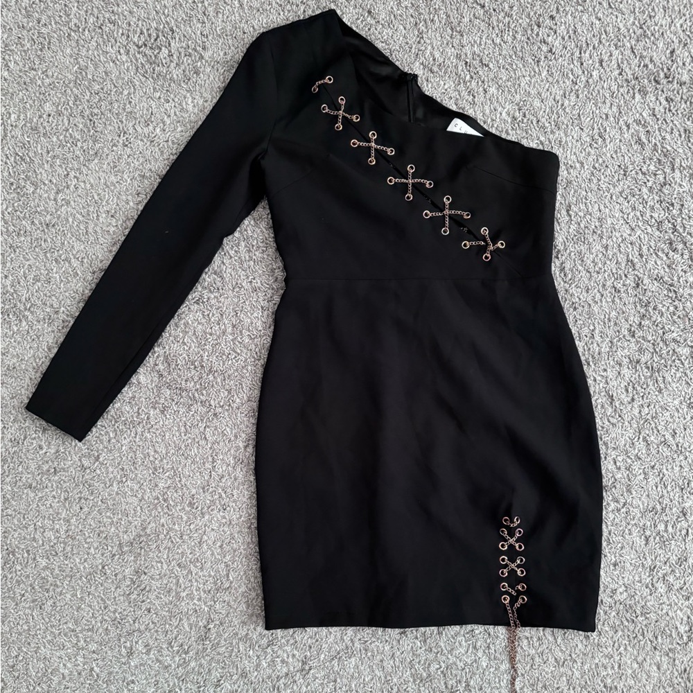 One arm black mini dress with chain detailing!